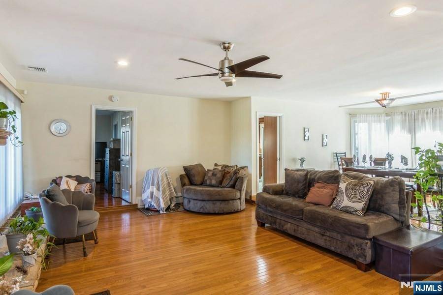 West Orange, NJ 07052,1 Edgewood AVE