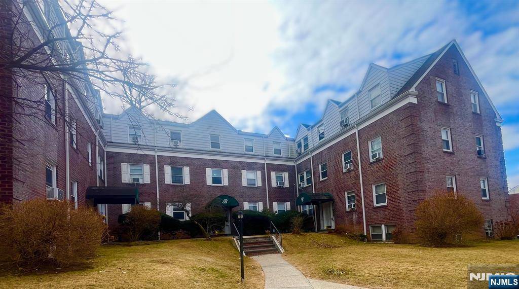 Teaneck, NJ 07666,140 W Englewood AVE #5B