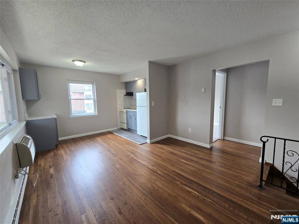 Hackensack, NJ 07601,322 Park ST #21