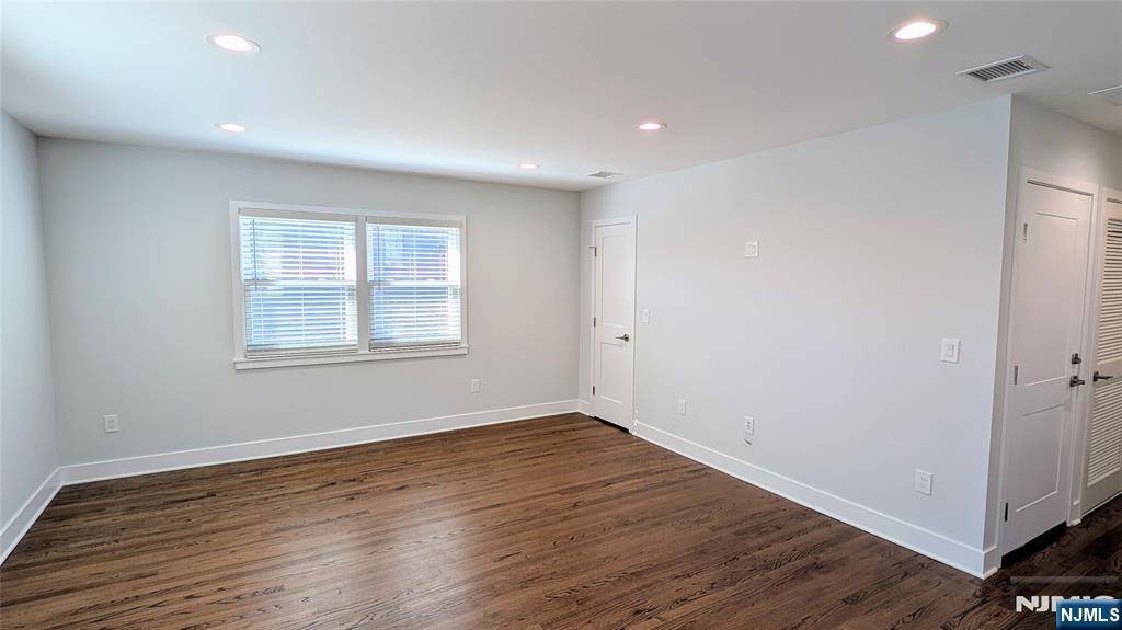 Wallington, NJ 07057,29 Reservoir AVE #2