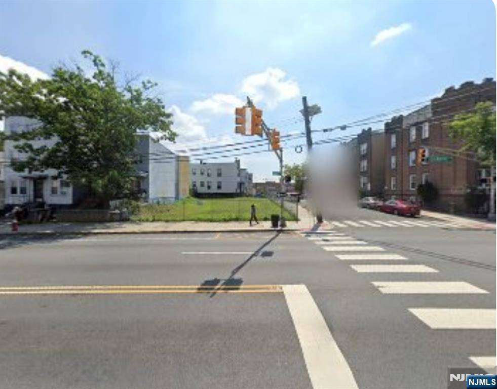 Jersey City, NJ 07306,3182 John F Kennedy BLVD