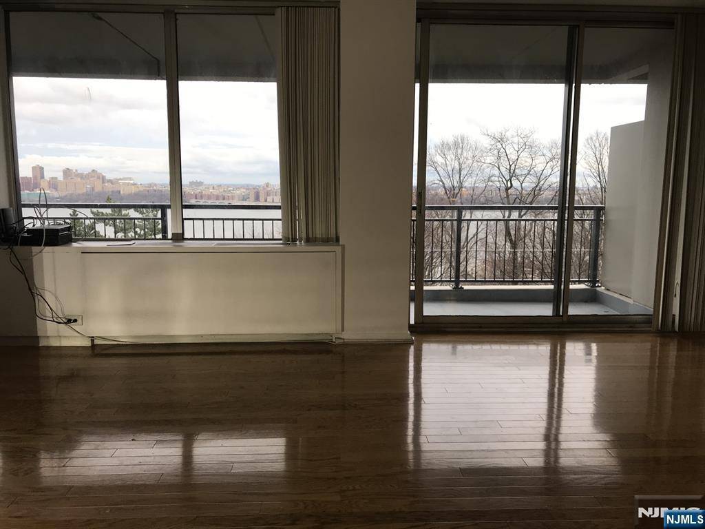 Fort Lee, NJ 07024,2 Horizon RD #410