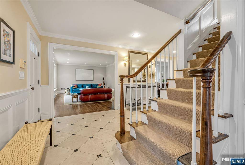 Tenafly, NJ 07670,79 Berkeley DR
