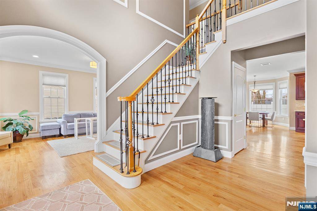 River Edge, NJ 07661,221 N Beech DR