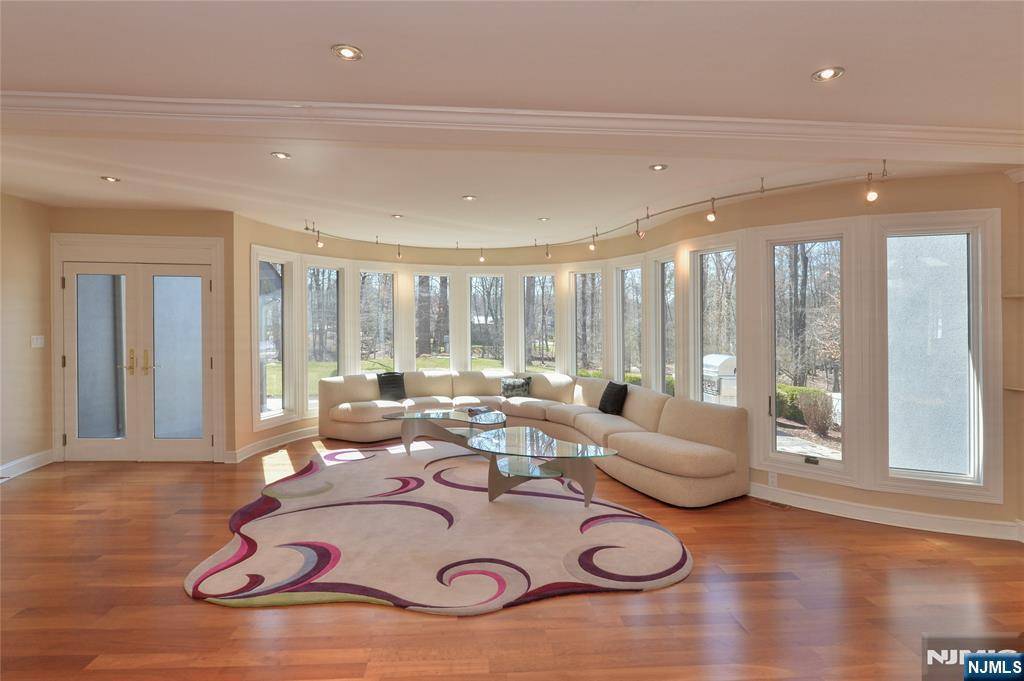 Upper Saddle River, NJ 07458,54 Mill Glen RD