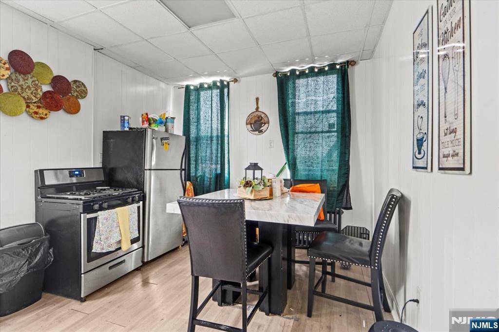 Union City, NJ 07087,900 Summit AVE