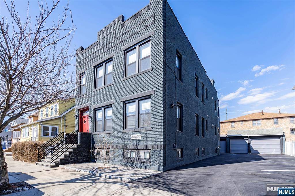 Belleville, NJ 07109,31 Heckel ST