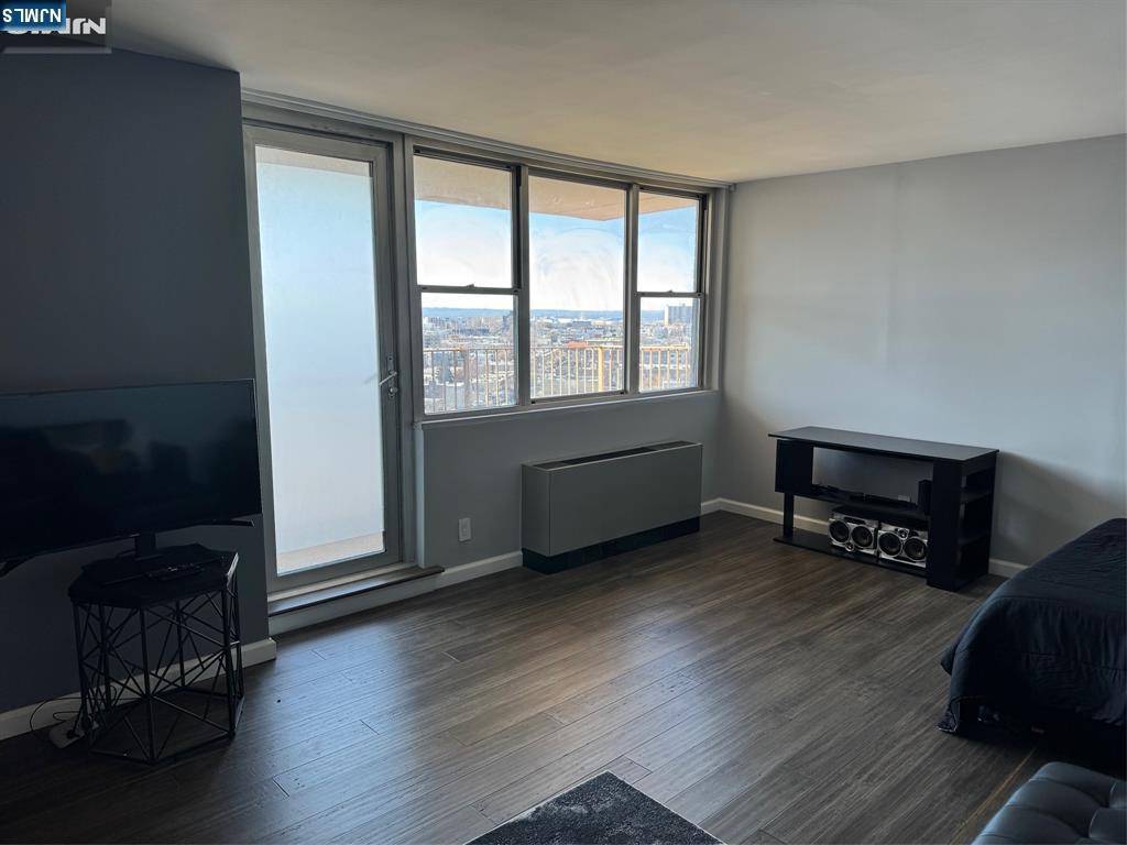 West New York, NJ 07093,6040 Kennedy BLVD #16K