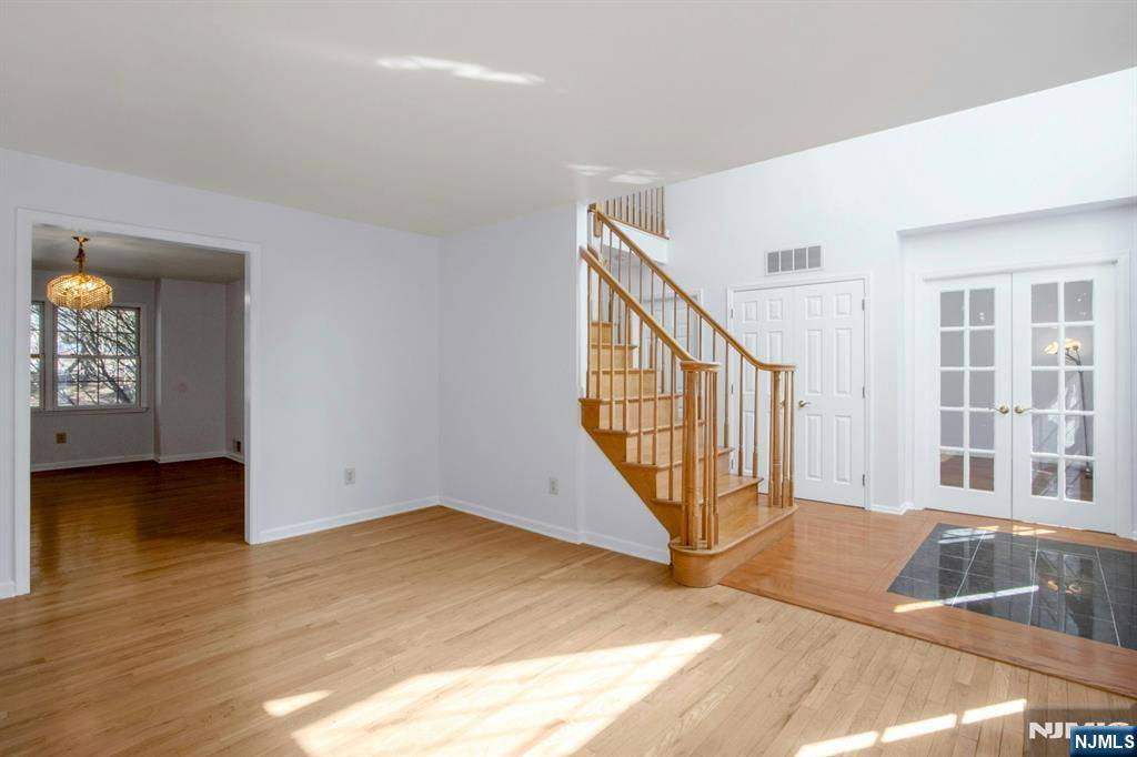 Old Tappan, NJ 07675,34 Knickerbocker LN