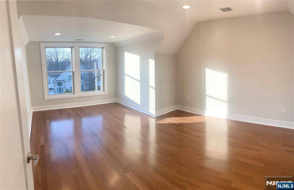 Little Ferry, NJ 07643,40 Frederick ST