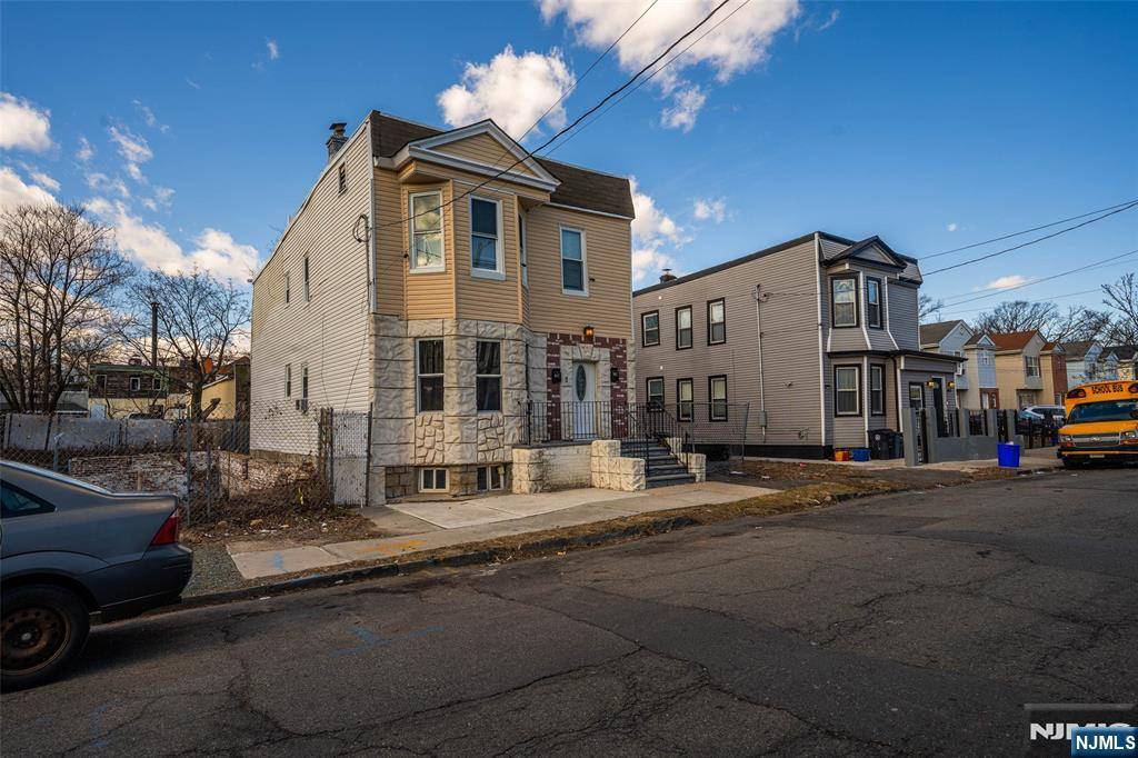 Newark, NJ 07103,667 15th ST