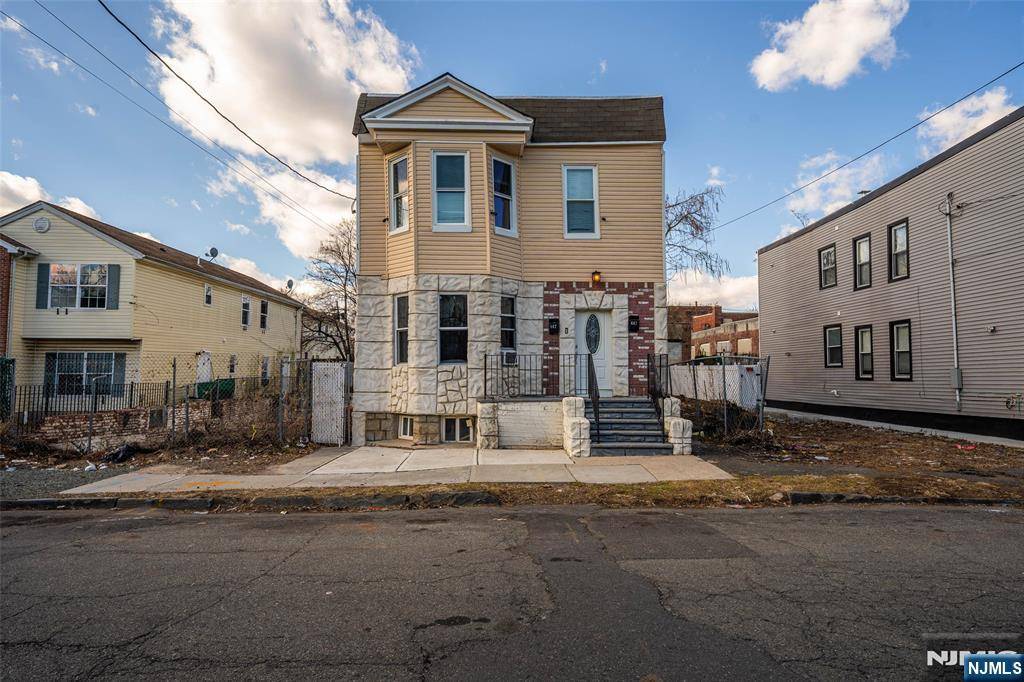 Newark, NJ 07103,667 15th ST