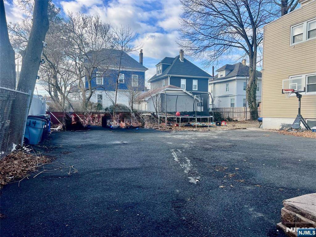 Newark, NJ 07106,10-14 Noll PL #3