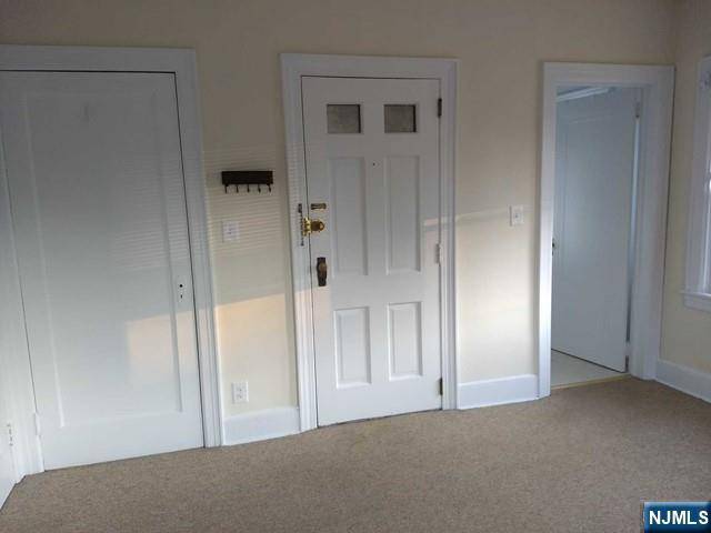 Paramus, NJ 07652,192 W Midland AVE #4