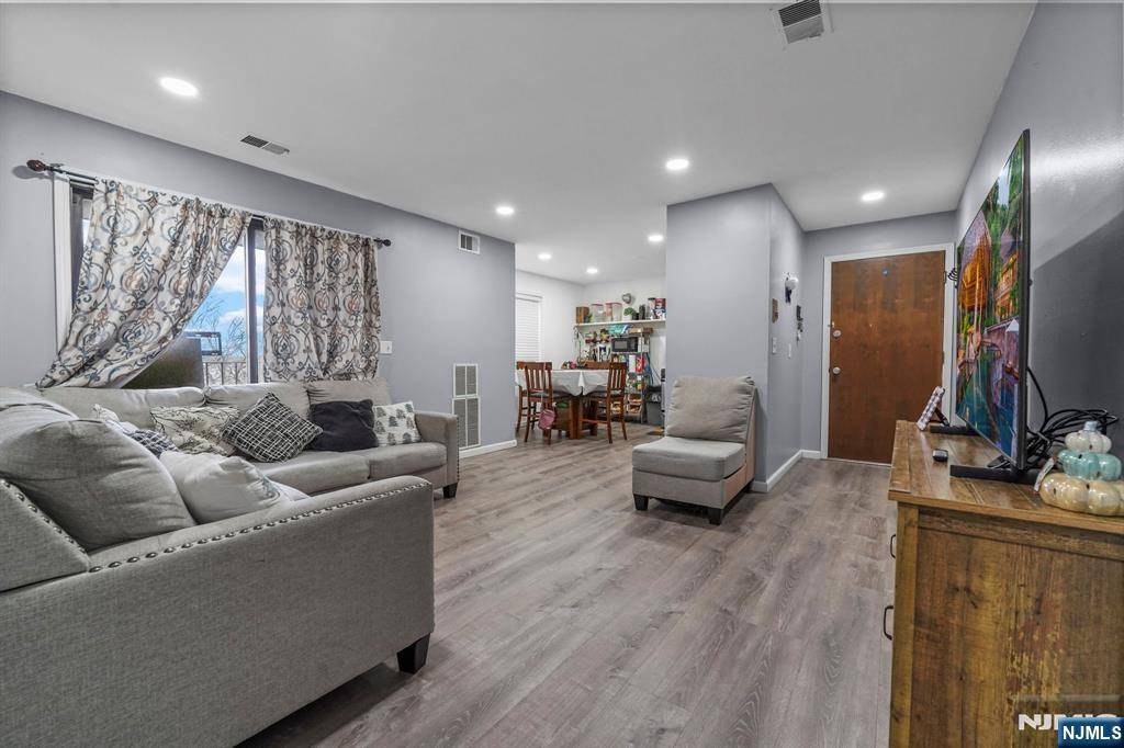 Kearny, NJ 07032,700 Schuyler AVE #B21
