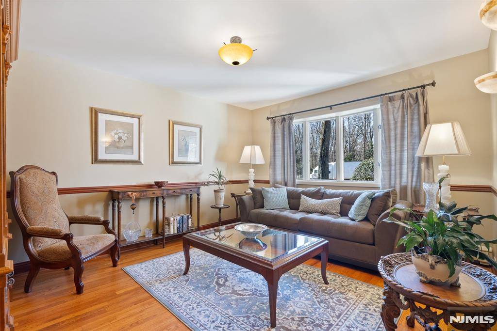 Franklin Lakes, NJ 07417,869 High Mountain RD