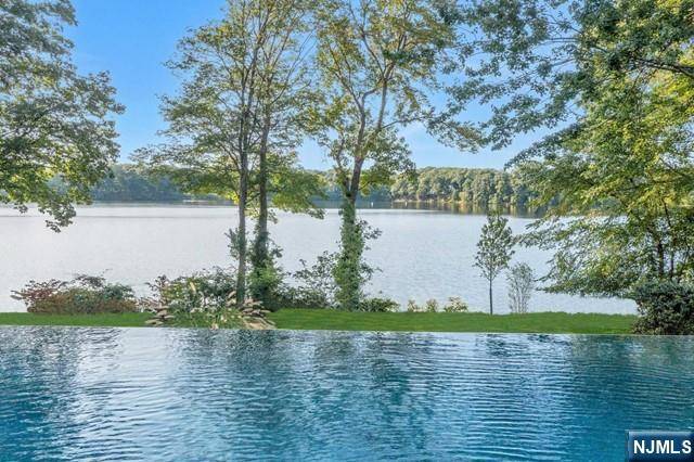 Franklin Lakes, NJ 07417,907 Scioto DR