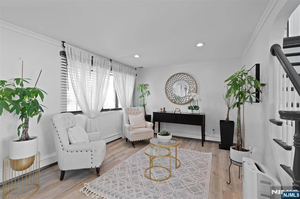 Clifton, NJ 07011,23 Manila ST