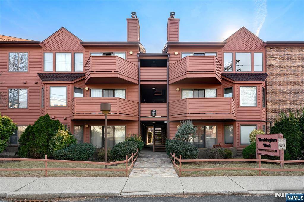 Fort Lee, NJ 07024,218C Washington AVE #C