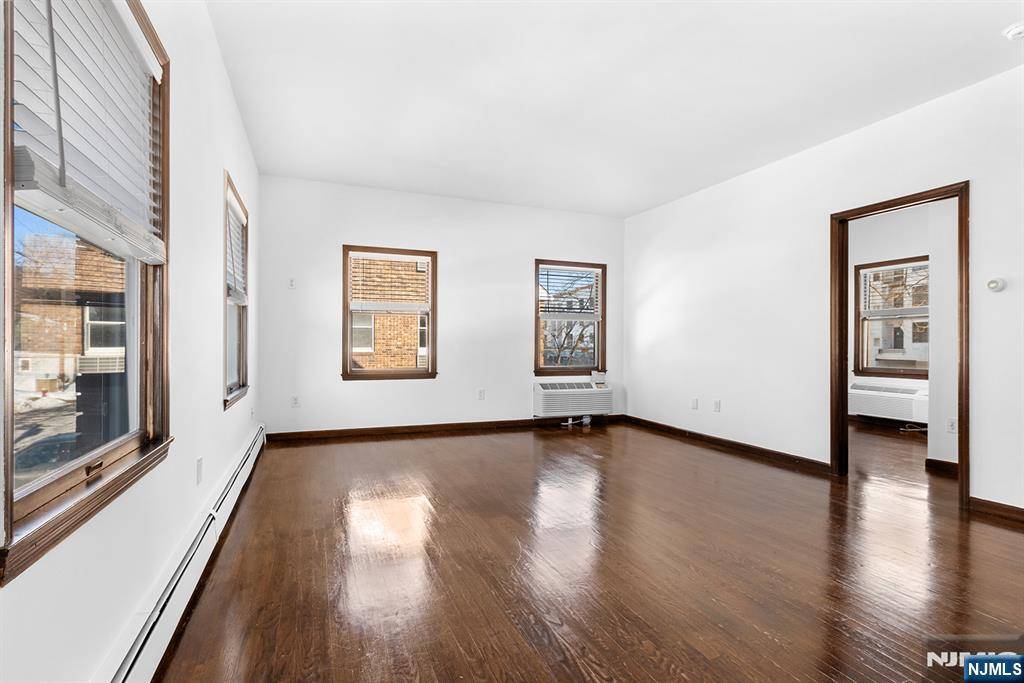 Emerson, NJ 07630,70 Linwood AVE #2N