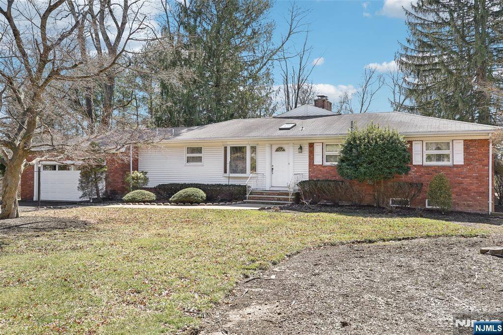 Mahwah, NJ 07430,8 Sparrowbush RD