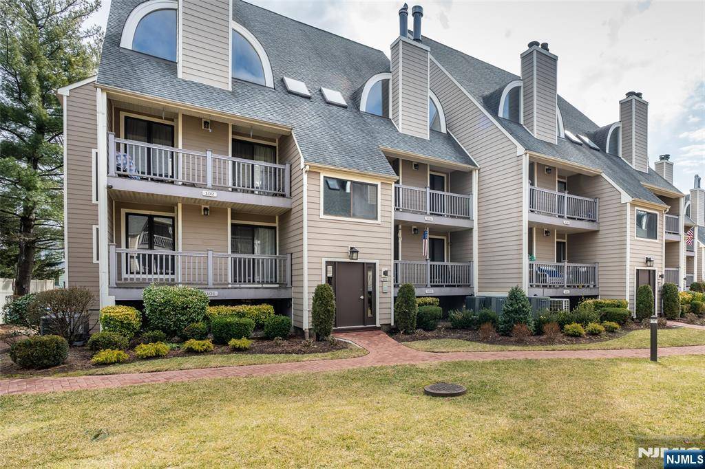 East Rutherford, NJ 07073,104 River Renaissance #A4