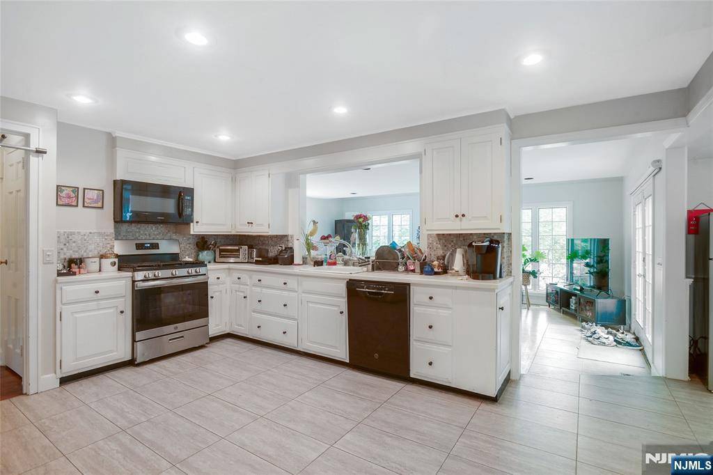 Millburn, NJ 07078,45 Great Hills RD