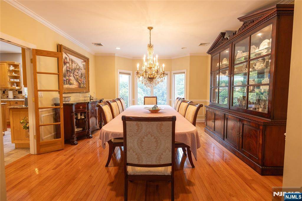 Hillsdale, NJ 07642,135 Baylor AVE