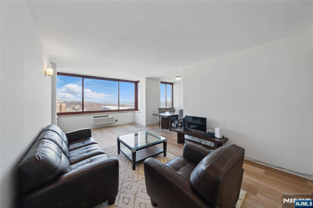Fort Lee, NJ 07024,100 Old Palisade RD #2911