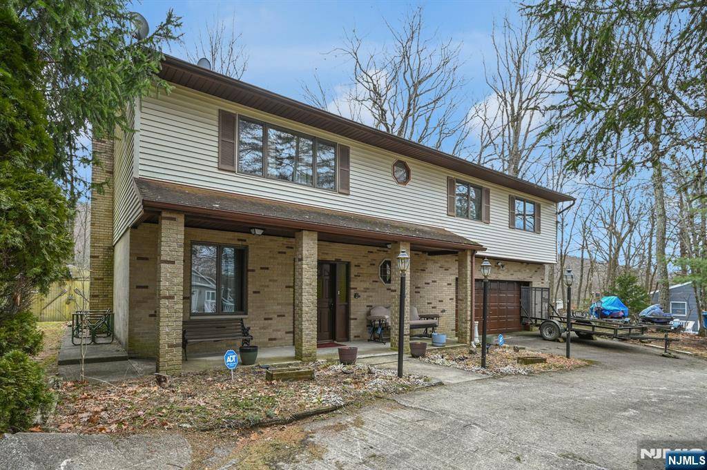 West Milford, NJ 07421,8 Papscoe RD