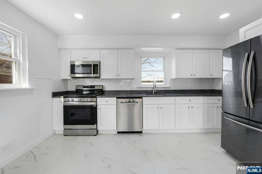 Leonia, NJ 07605,380 Grand AVE
