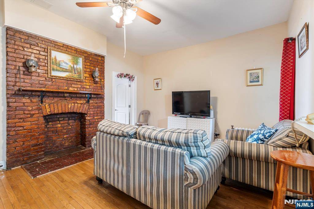 Jersey City, NJ 07307,127 Hutton