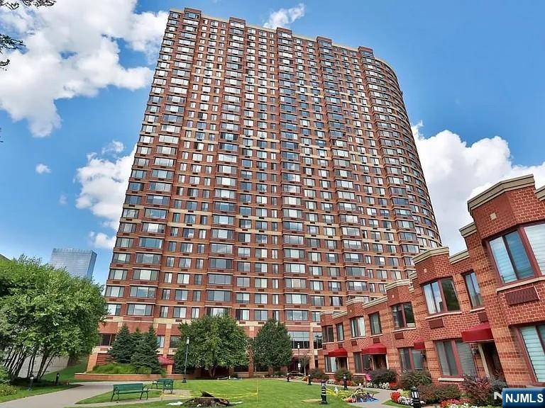 Fort Lee, NJ 07024,100 Old Palisade RD #912