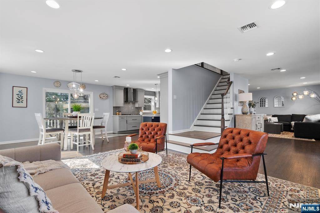 Ramsey, NJ 07446,13 Hickory PL