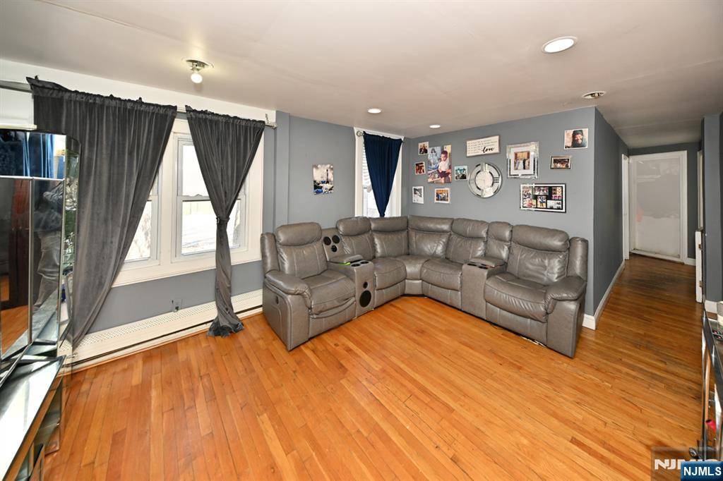 Englewood, NJ 07631,107 Humphrey ST