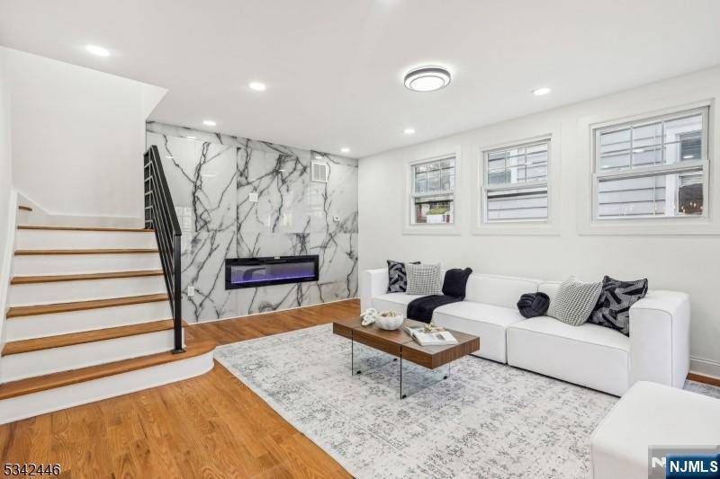 Glen Ridge, NJ 07028,5 Midland
