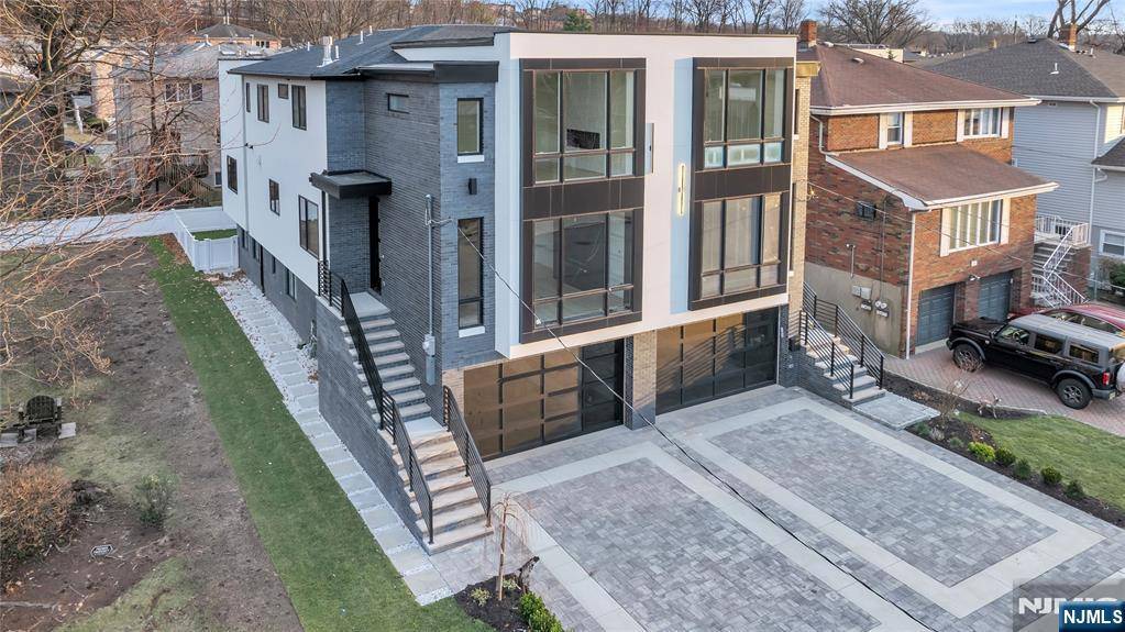 Palisades Park, NJ 07650,320 Glen AVE #B