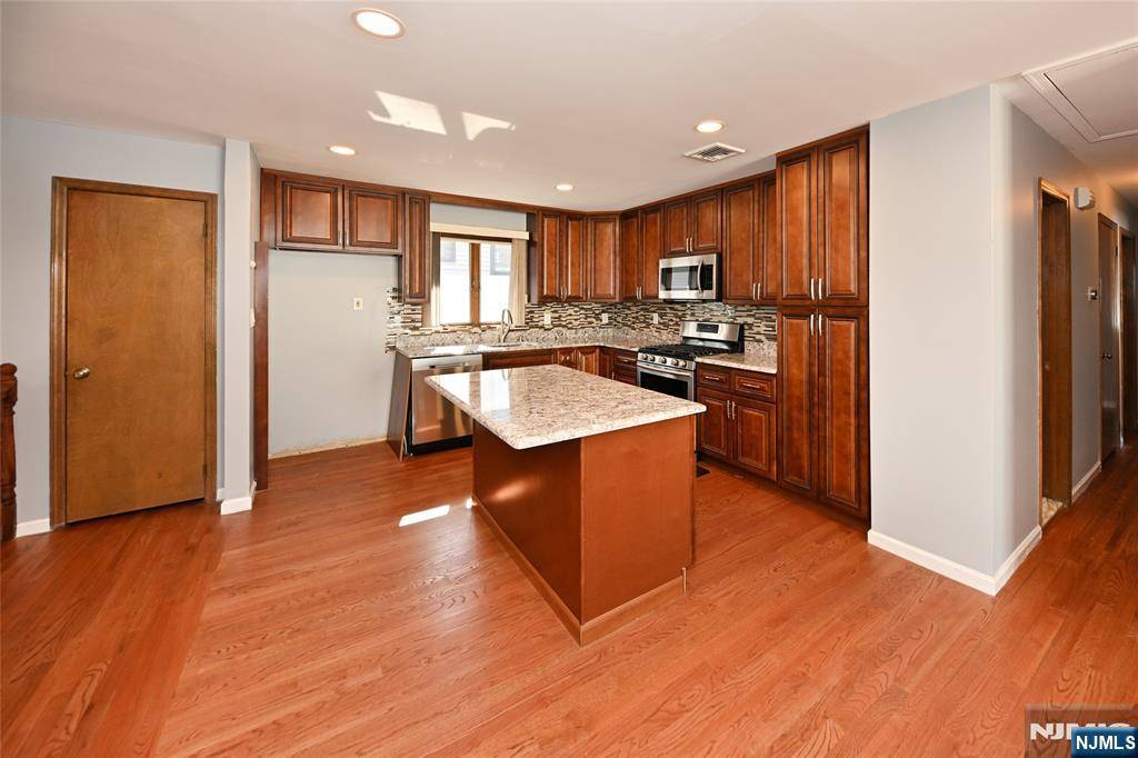 Hasbrouck Heights, NJ 07604,38 Springfield AVE
