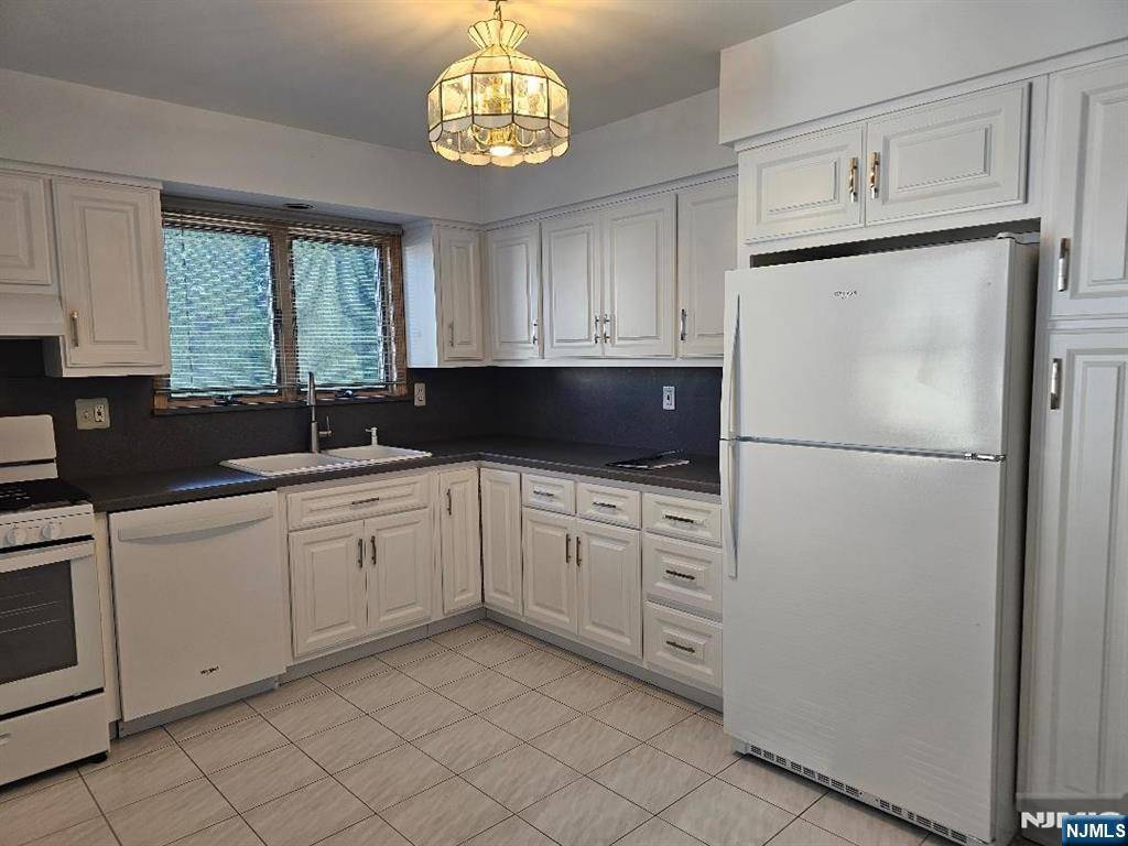 Saddle Brook, NJ 07663,6 Cozy Glen CT