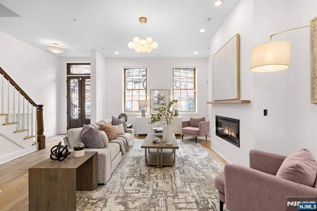 Hoboken, NJ 07030,912 Willow AVE