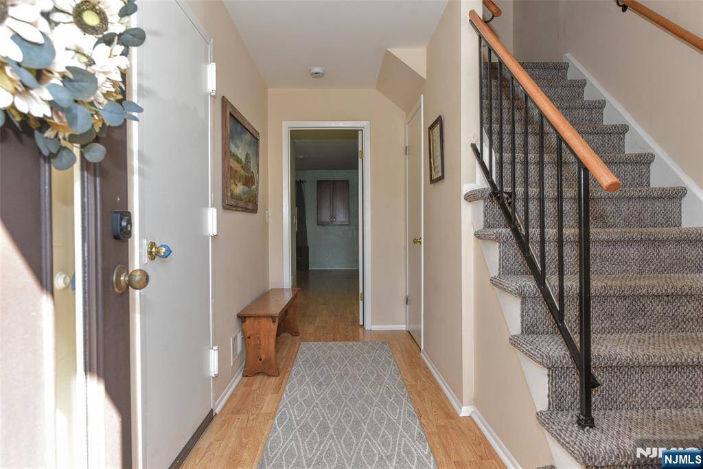 Hawthorne, NJ 07506,64 Alana DR