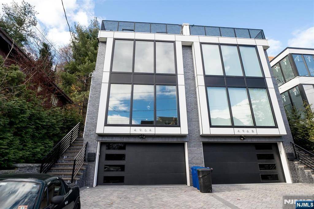 Edgewater, NJ 07020,496 Undercliff AVE #1