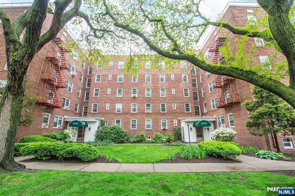 North Bergen, NJ 07047,8500 Boulevard E #4H