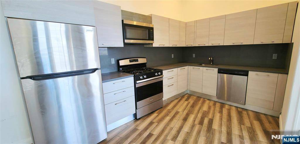 Passaic, NJ 07055,795 Main