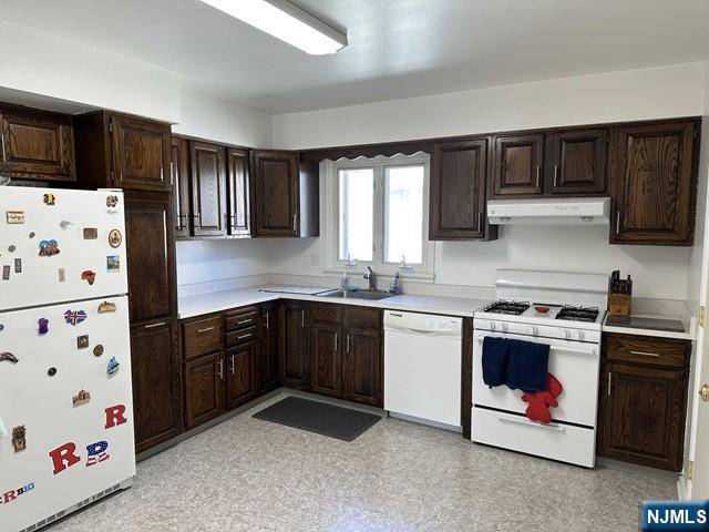 Elmwood Park, NJ 07407,61 Martha AVE