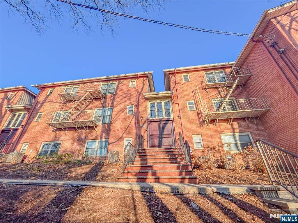 Montclair, NJ 07043,361 Claremont AVE #9