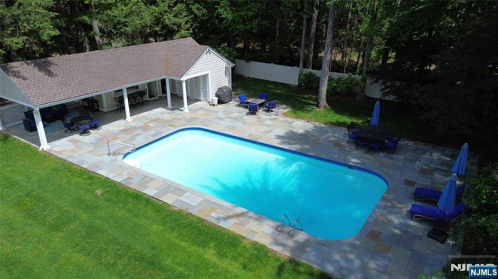 Allendale, NJ 07401,28 Scott CT