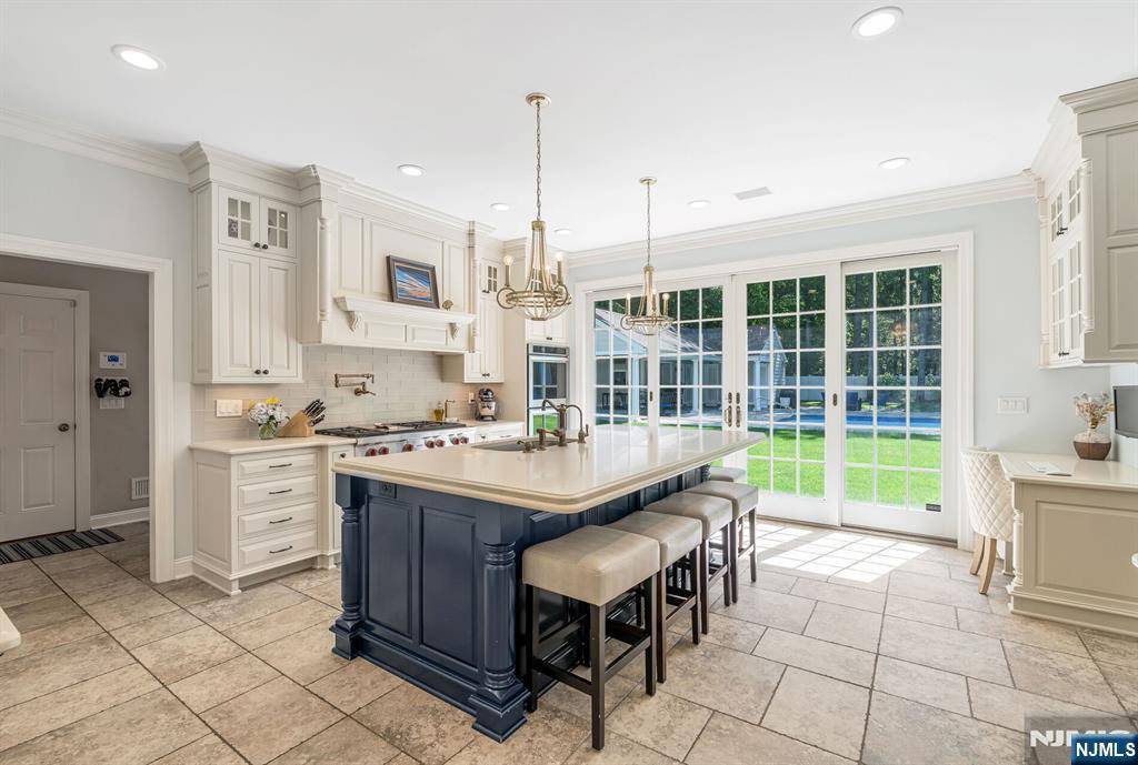 Allendale, NJ 07401,28 Scott CT