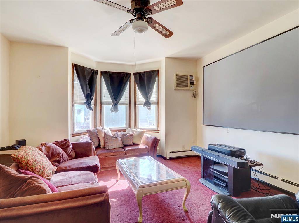 Bloomfield, NJ 07003,42 Lawrence ST