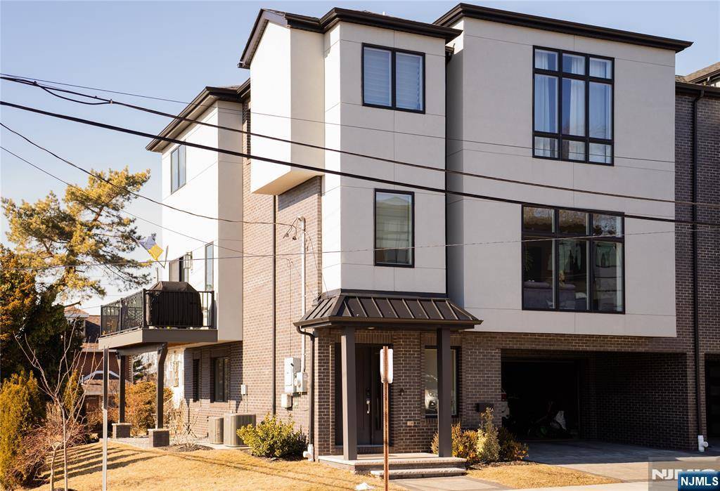 Palisades Park, NJ 07650,255A Hillside AVE